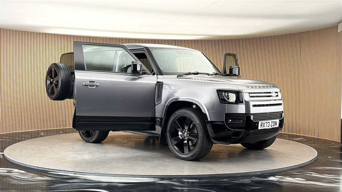 More views of Land Rover Defender 90