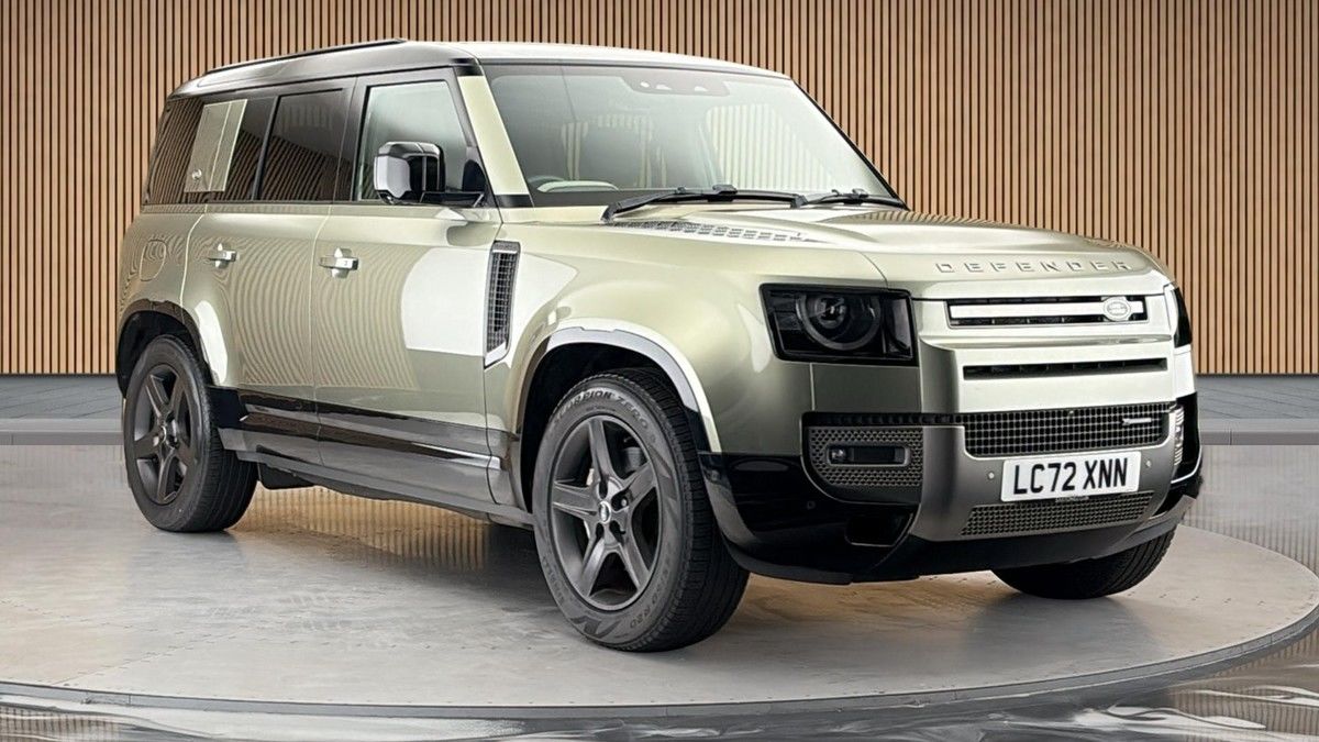 Land Rover Defender 110 Sticky Header Image