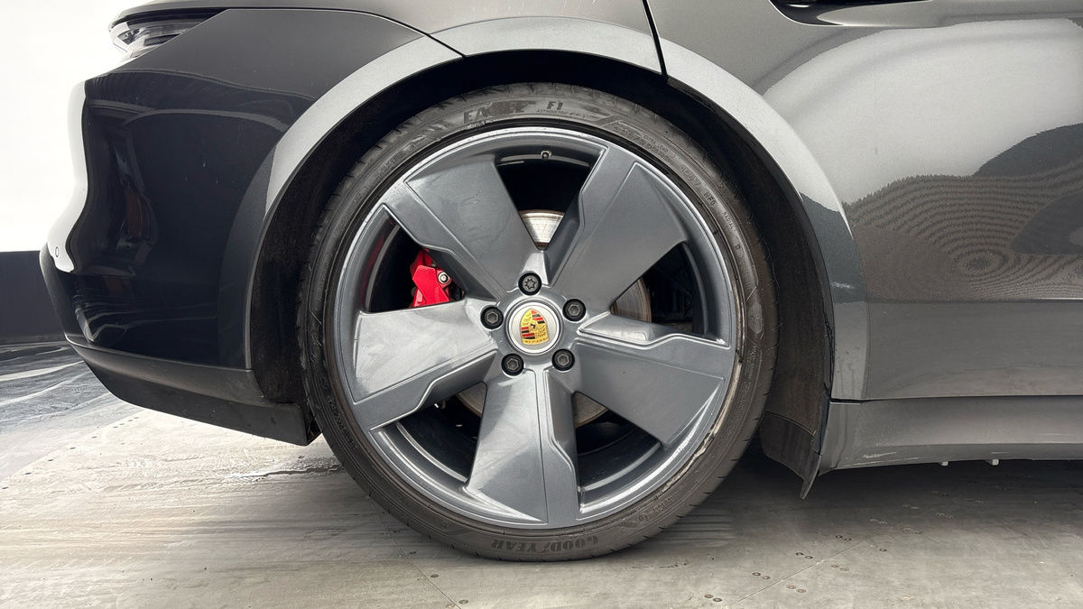 Porsche Taycan Image 11