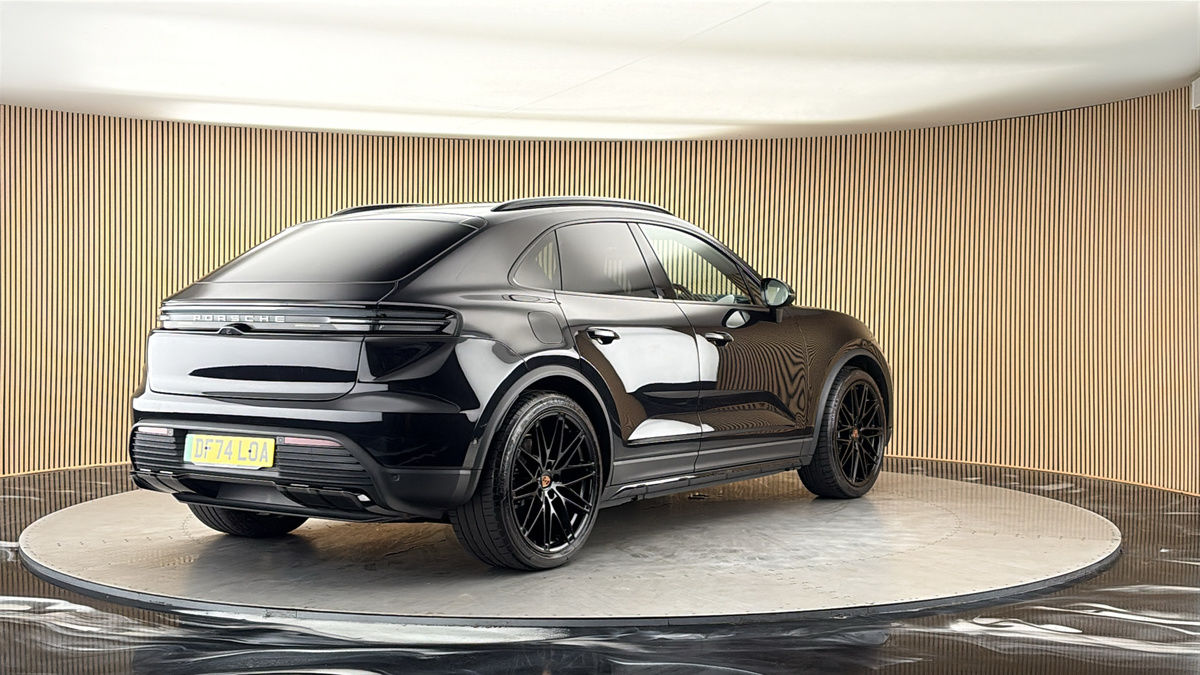 More views of Porsche Macan