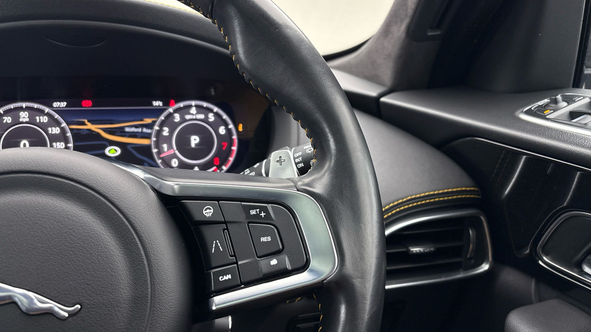 Jaguar F-PACE Image 14