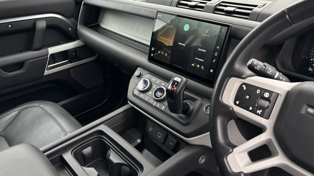 Land Rover Defender 110 Urban Image 18