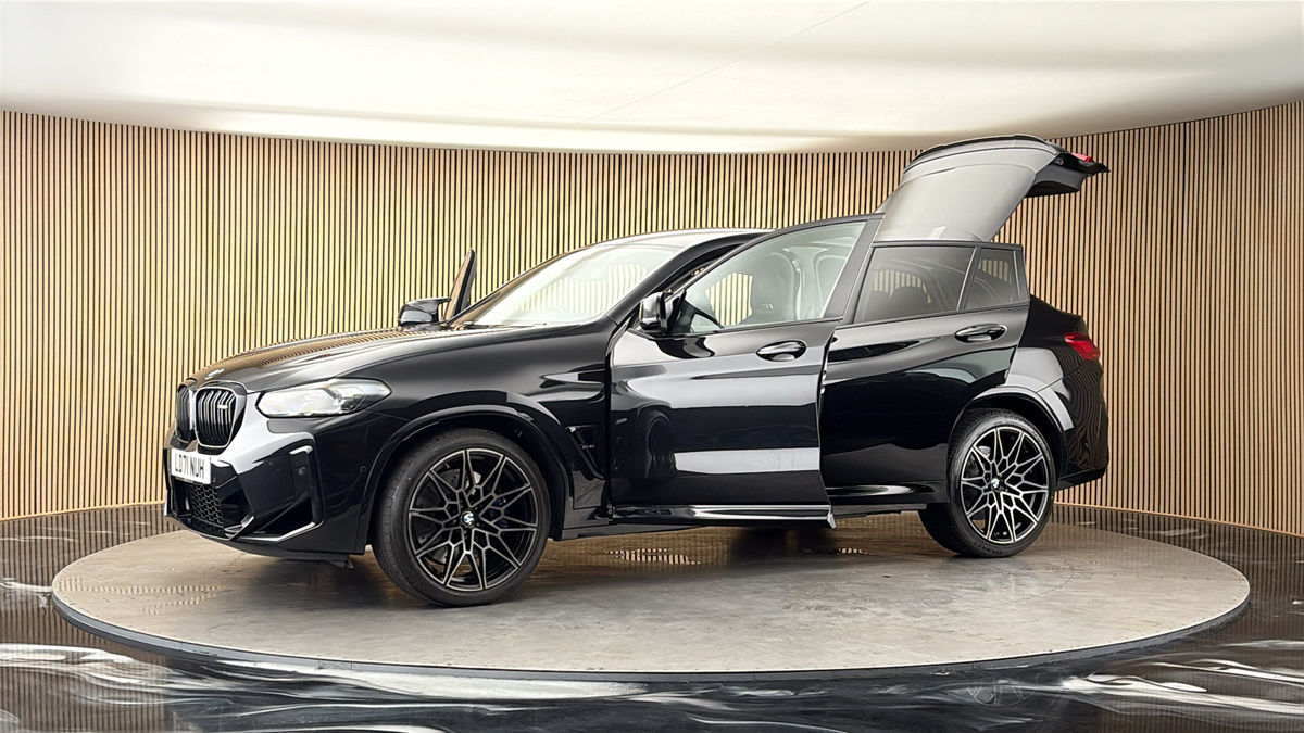 More views of BMW X4 M