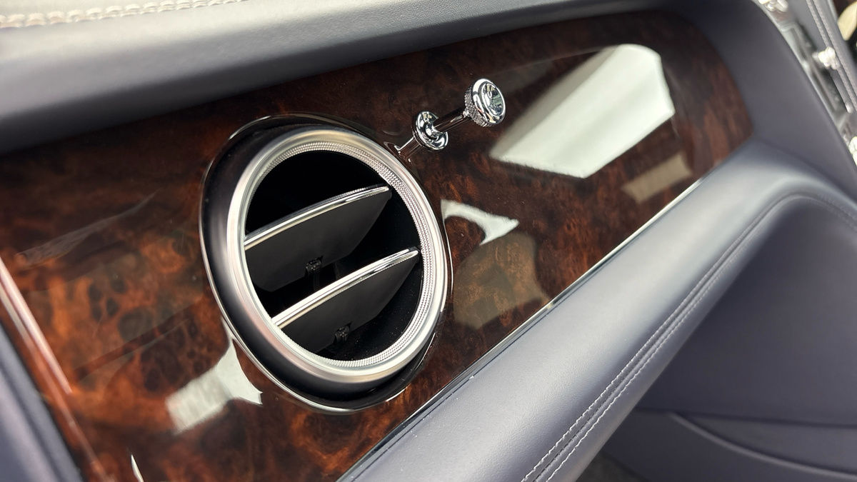 Bentley Bentayga Image 37