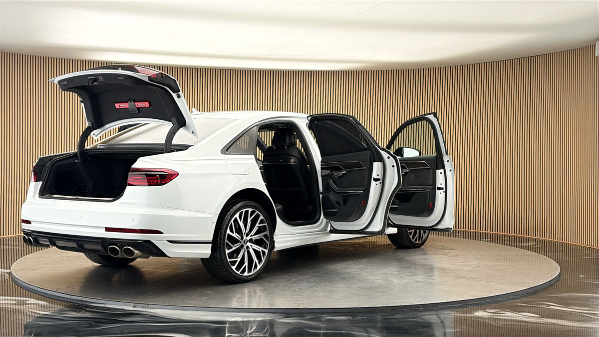 More views of Audi S8