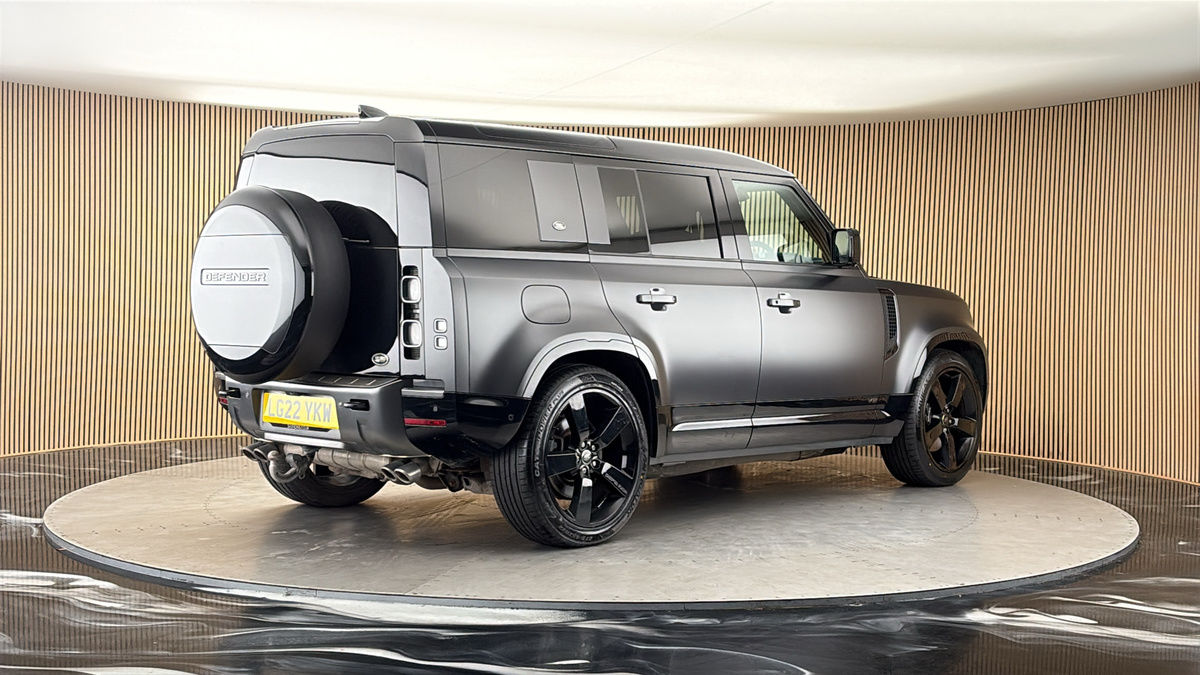 Land Rover Defender 110 Image 21