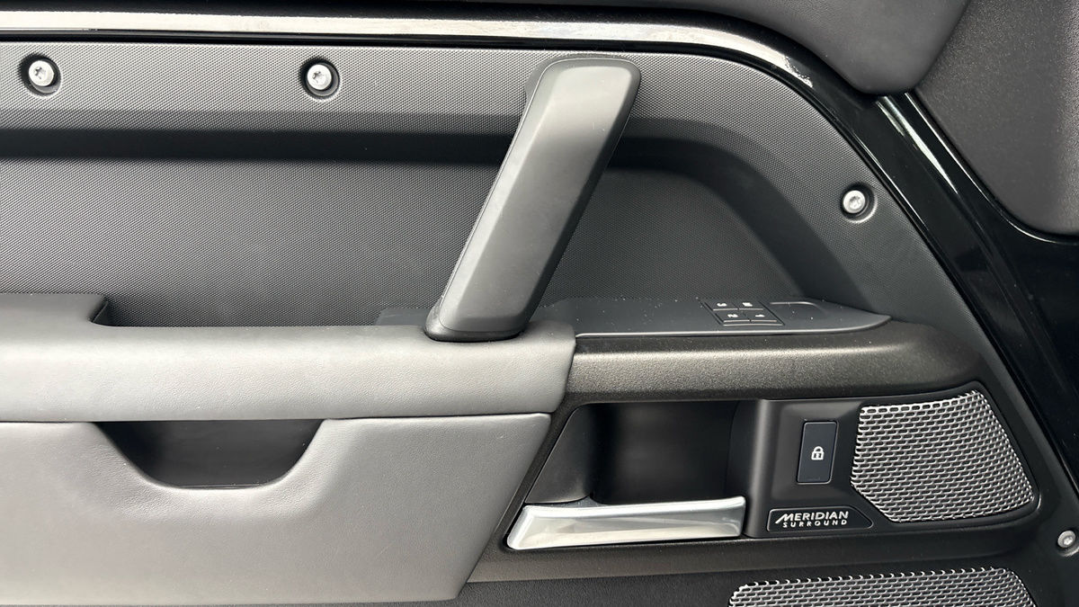 Land Rover Defender 110 Image 19