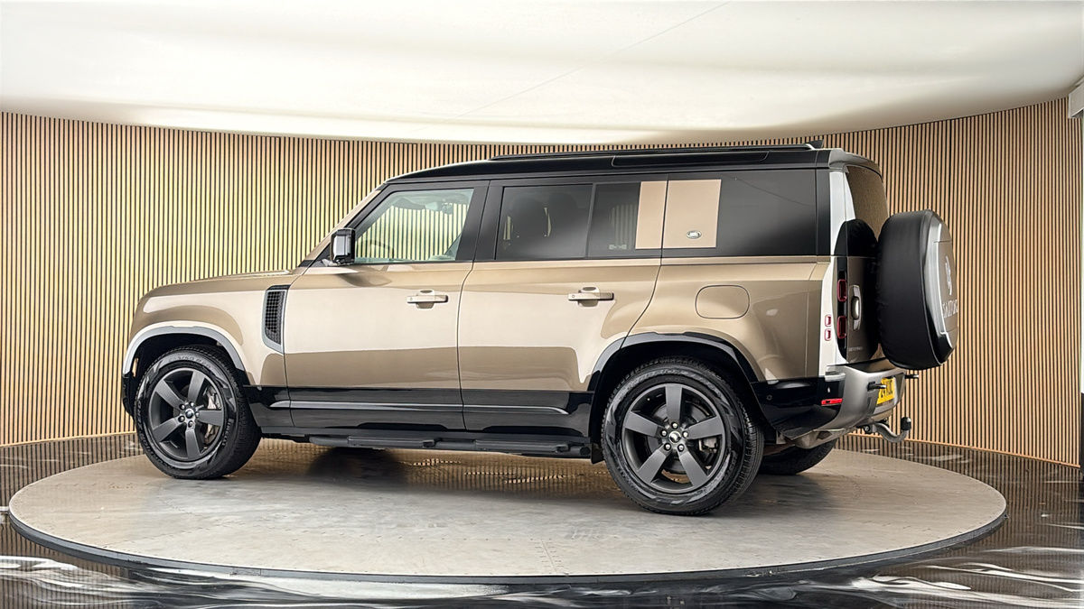 More views of Land Rover Defender 110