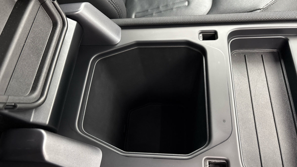 Land Rover Defender 110 Image 39