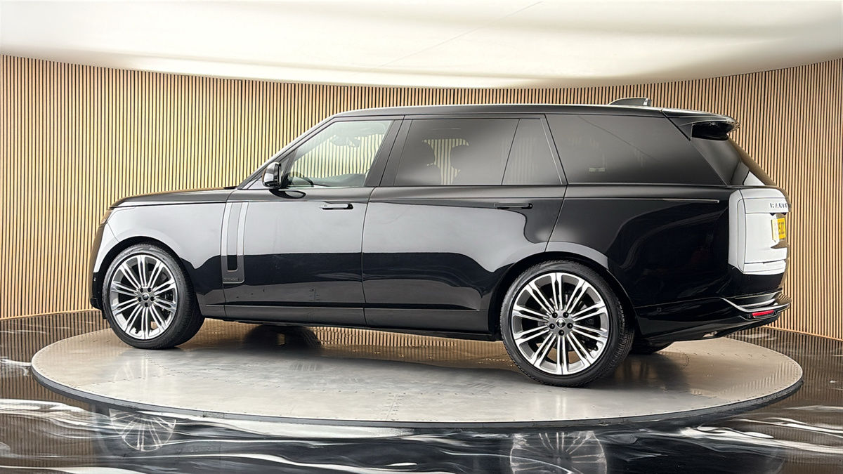 More views of Land Rover Range Rover