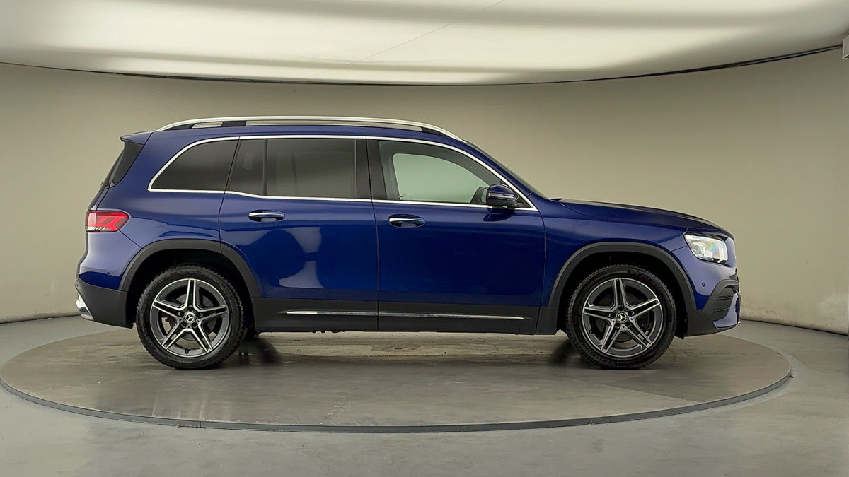 Mercedes-Benz GLB Image 16