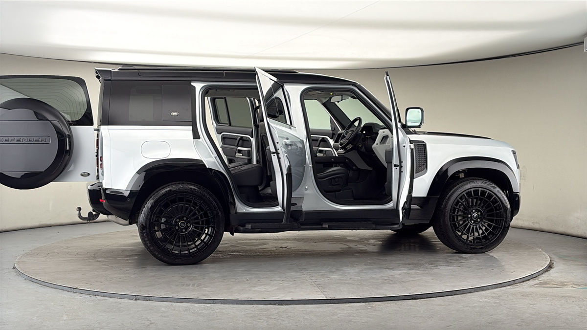 More views of Land Rover Defender 110