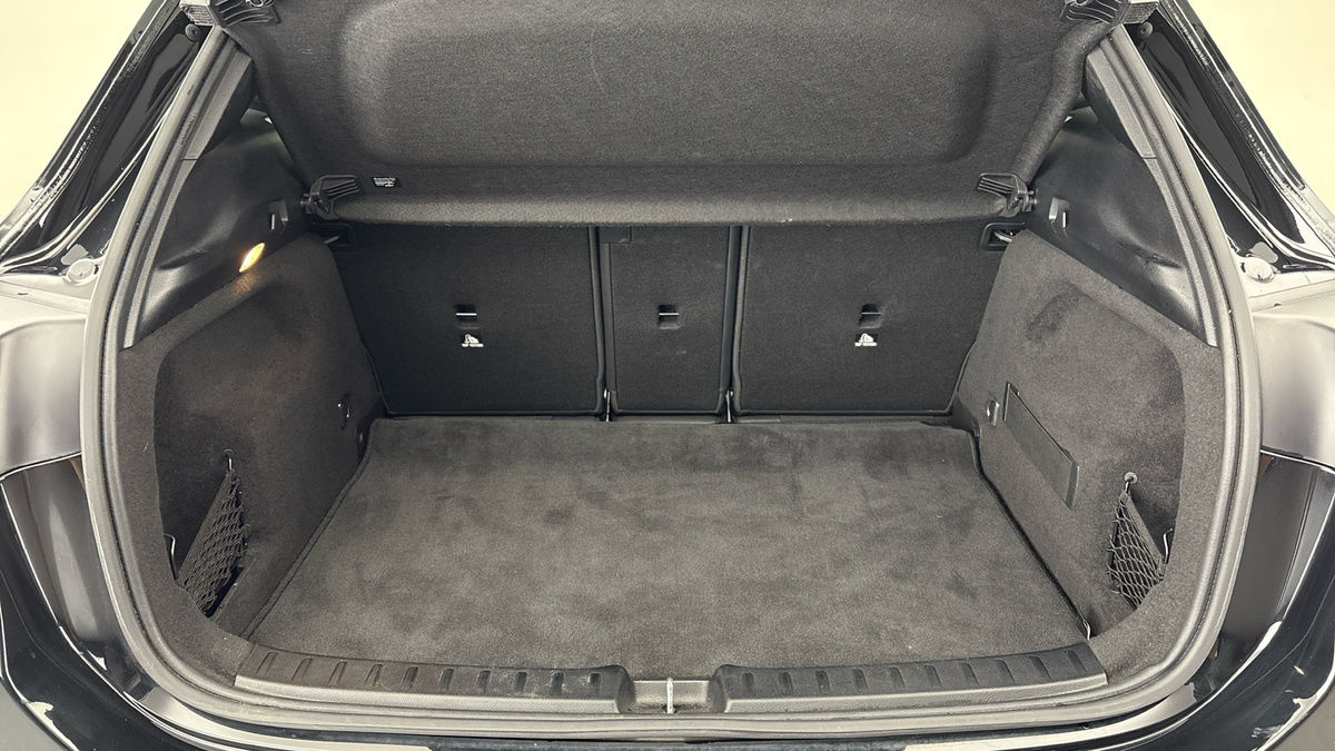 Mercedes-Benz GLA Image 11