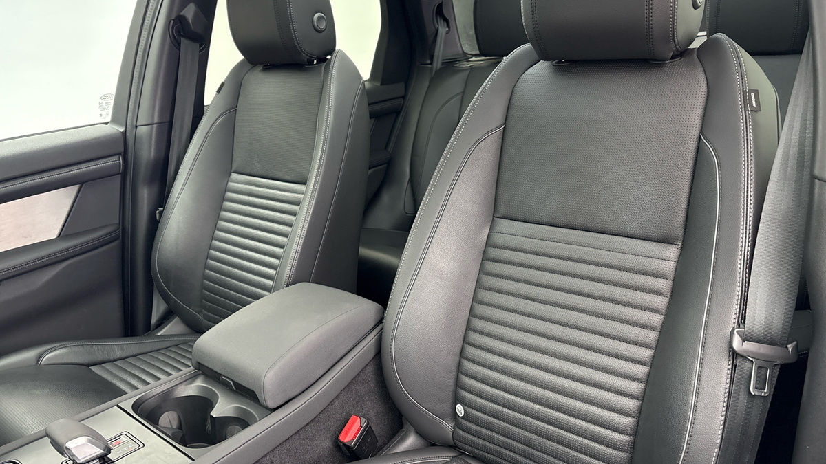 Land Rover Discovery Sport Image 7