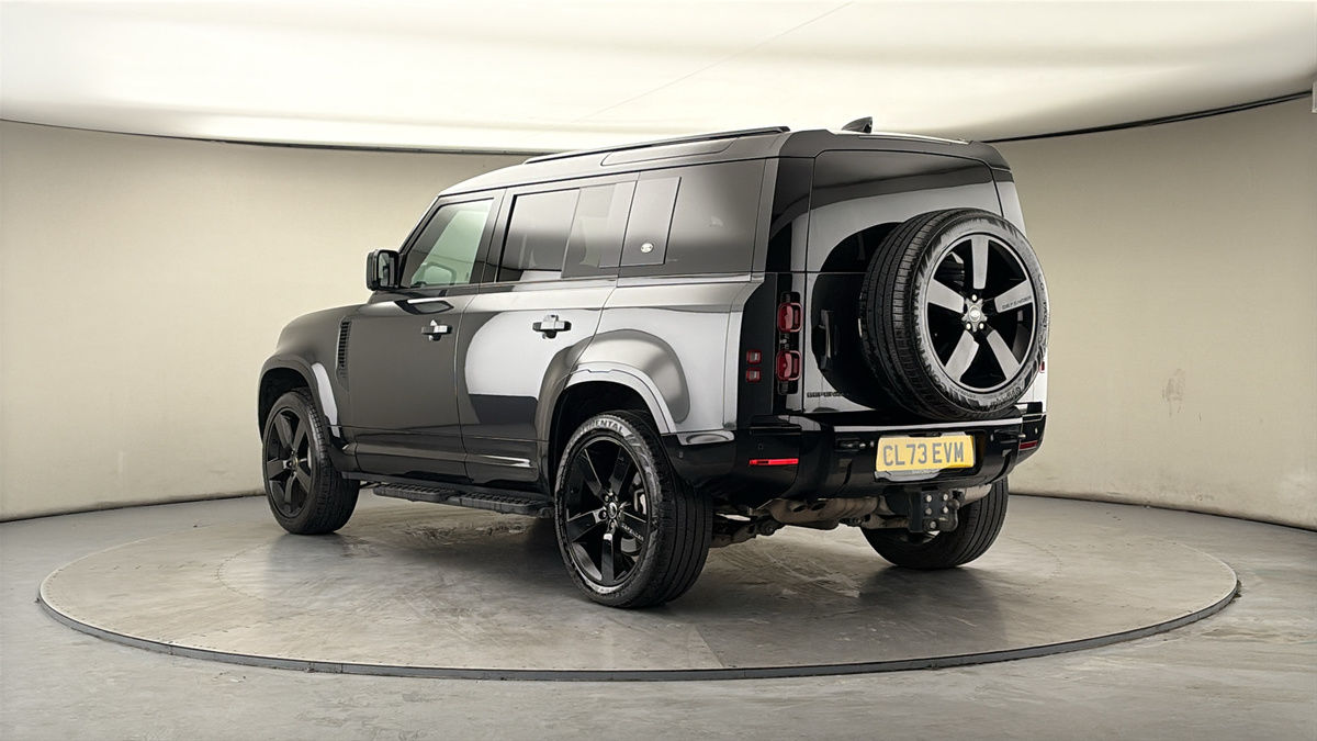 Land Rover Defender 110 Image 2