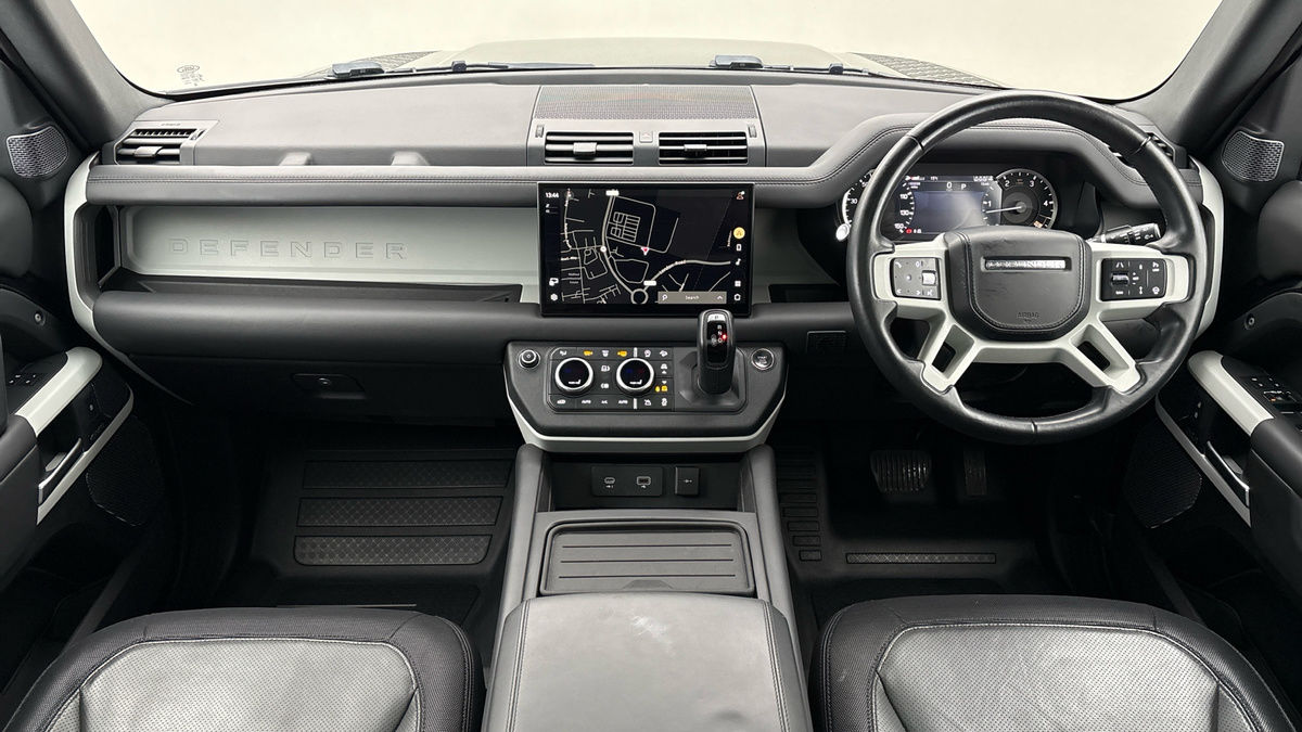 Land Rover Defender 110 Image 12