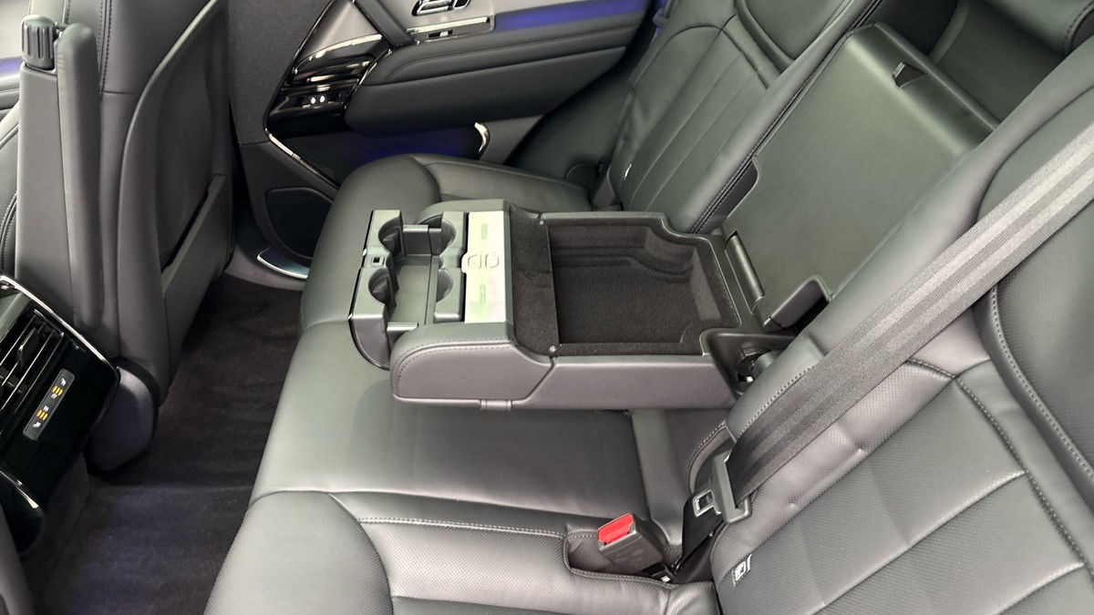 Land Rover Range Rover Sport Image 9