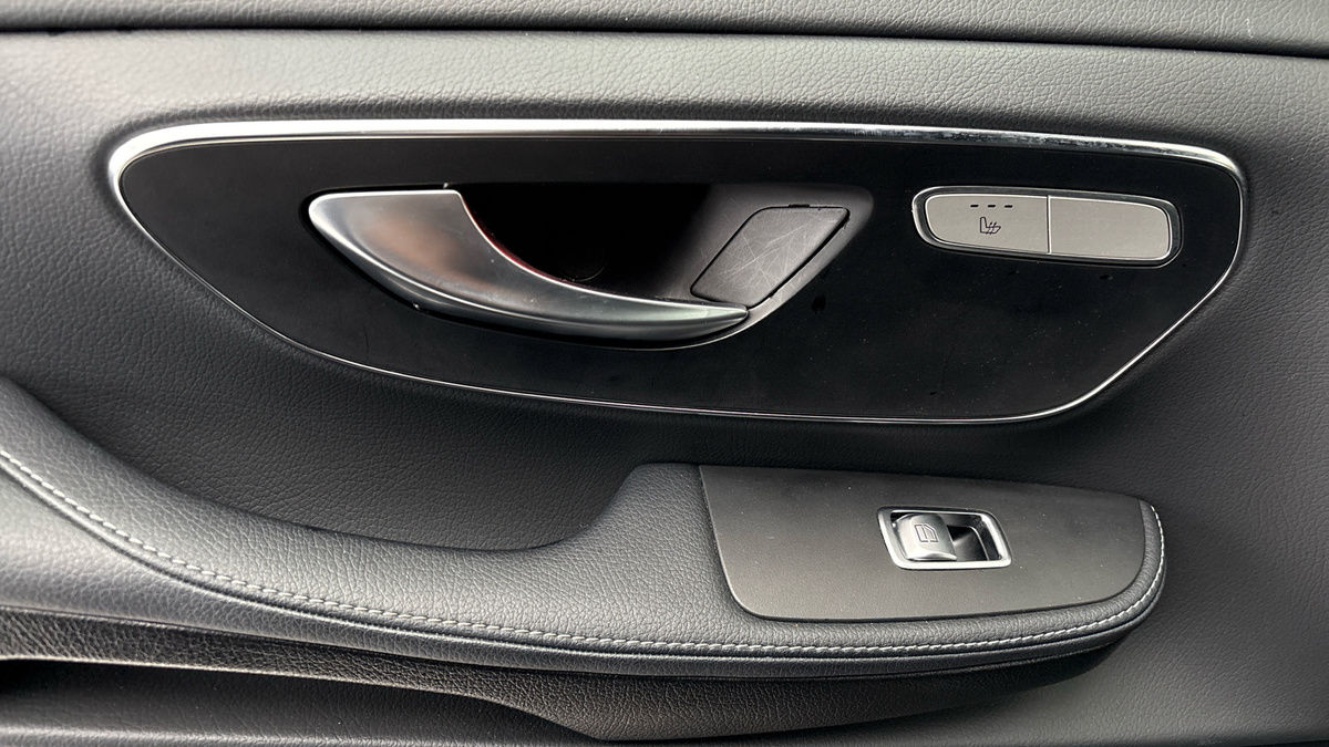Mercedes-Benz V Class Image 19