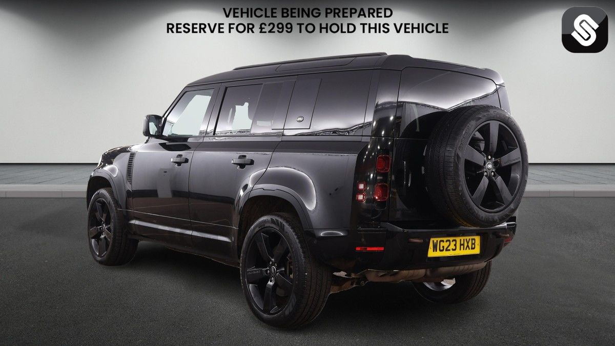 Land Rover Defender 110 Image 3