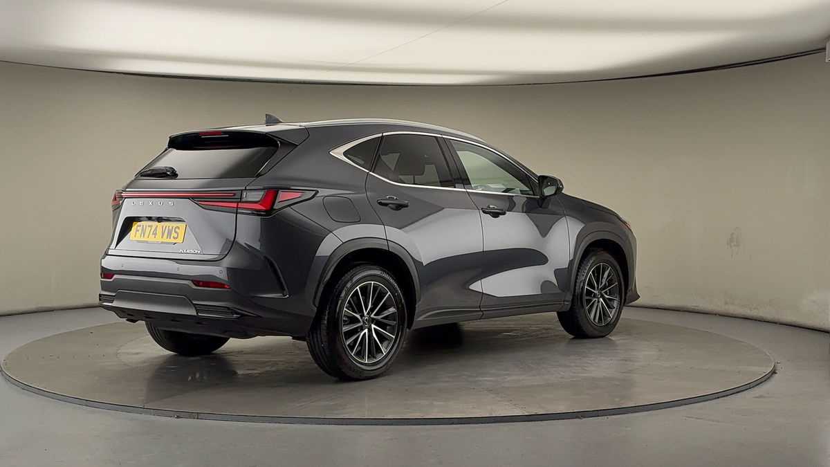 Lexus NX Image 21