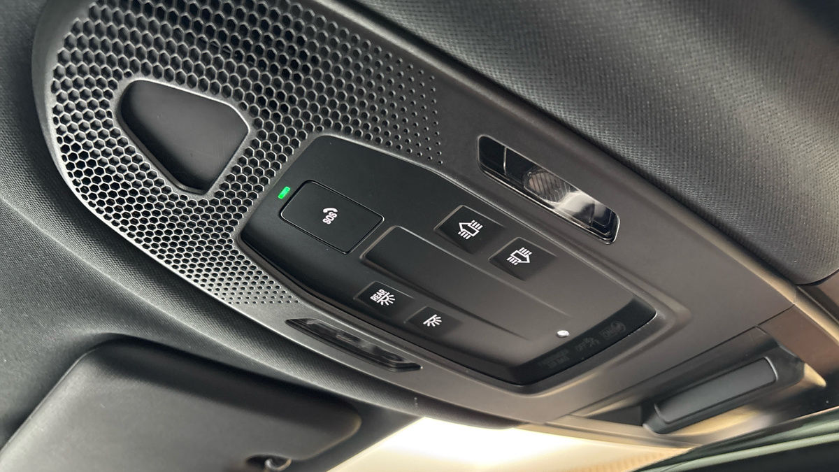 Porsche Cayenne Image 32