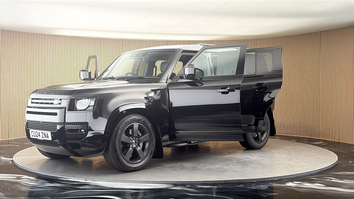 Land Rover Defender 110 Image 22