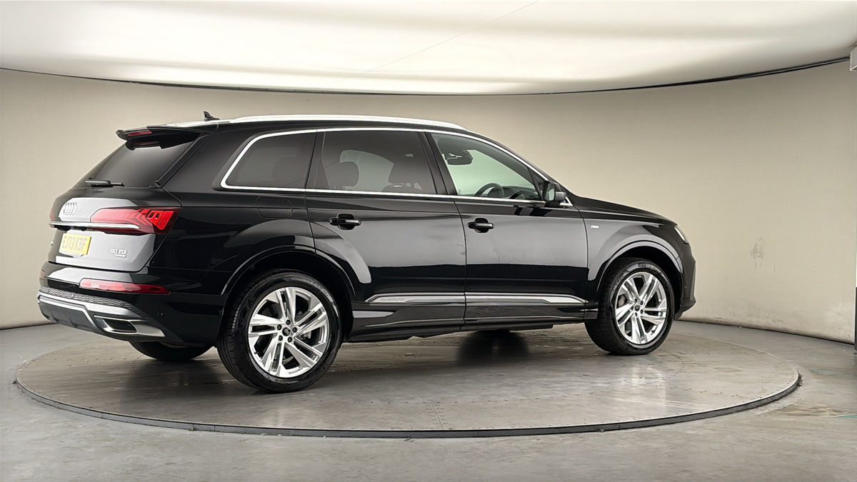 More views of Audi Q7