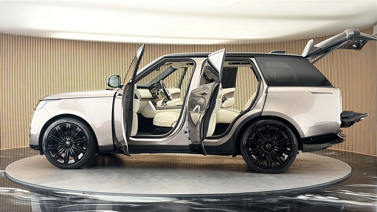 More views of Land Rover Range Rover