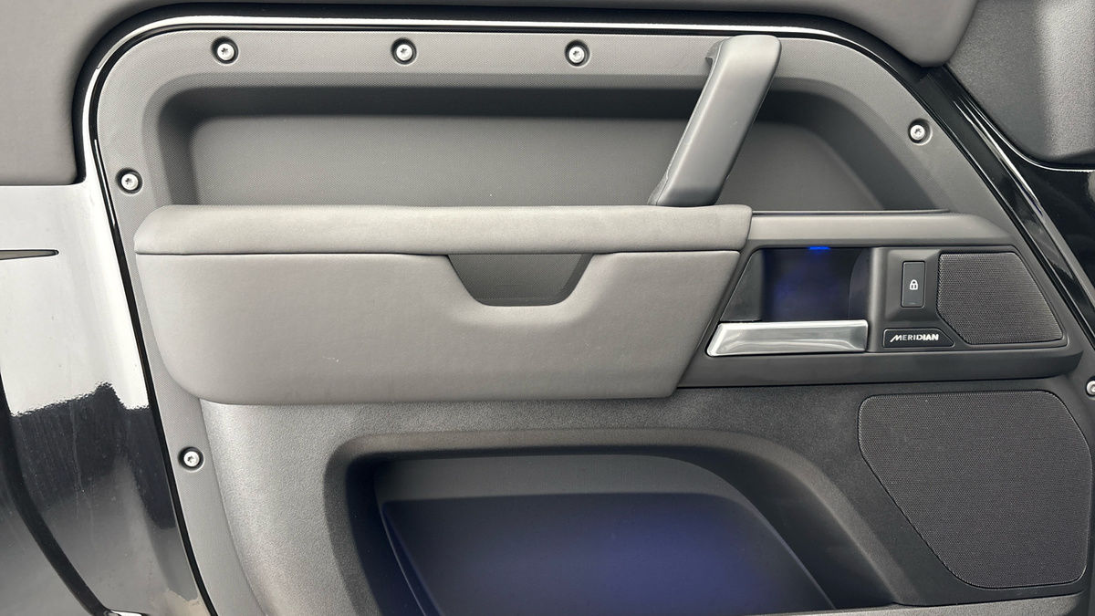 Land Rover Defender 90 Image 19