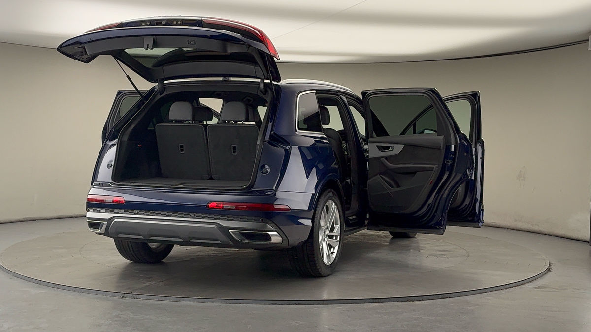 More views of Audi Q7