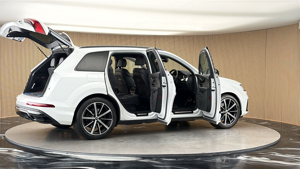 More views of Audi Q7