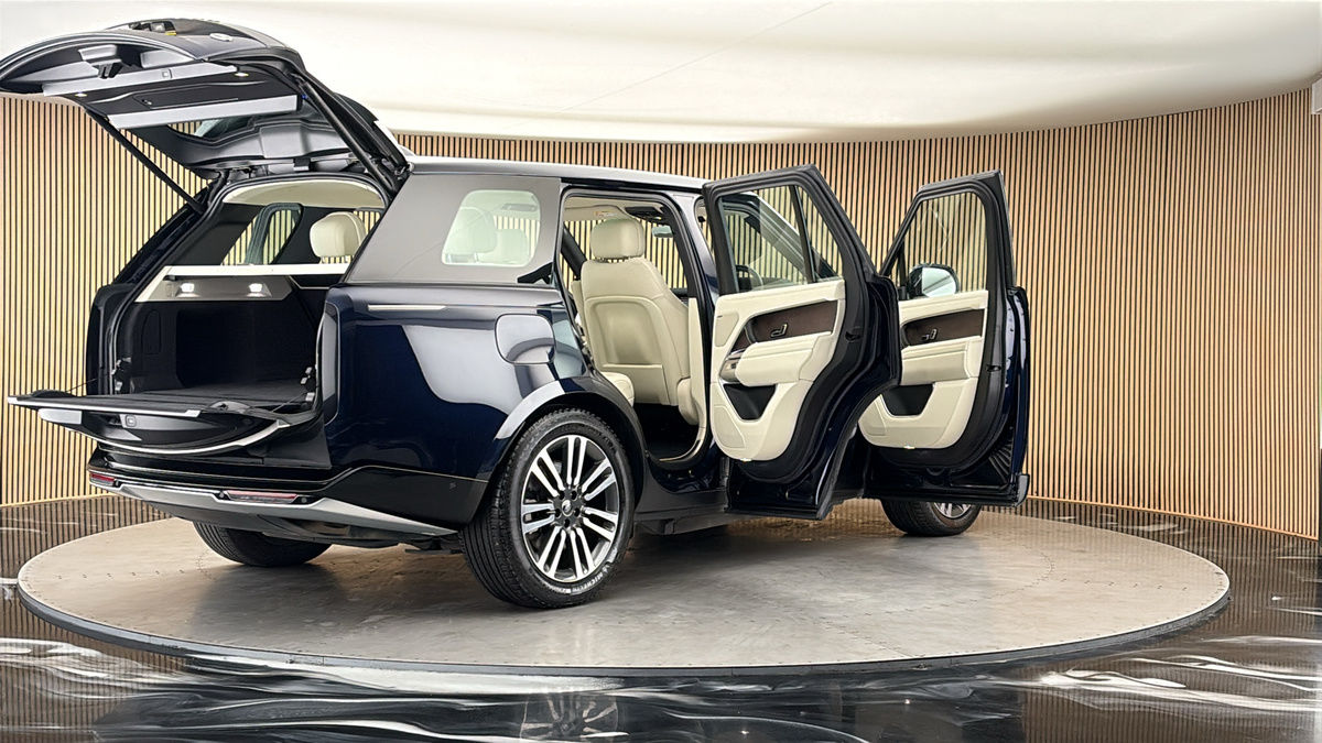 More views of Land Rover Range Rover