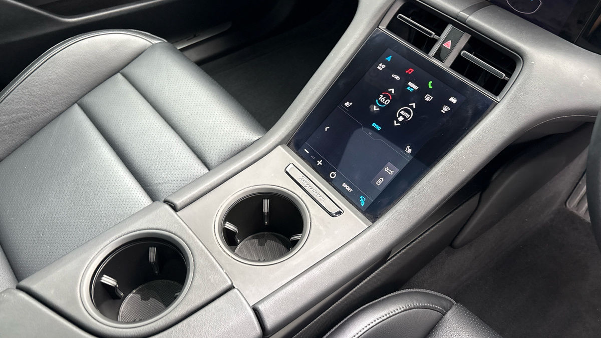 Porsche Taycan Image 18