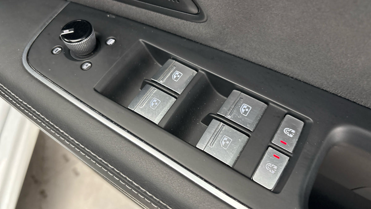 Audi S8 Image 25