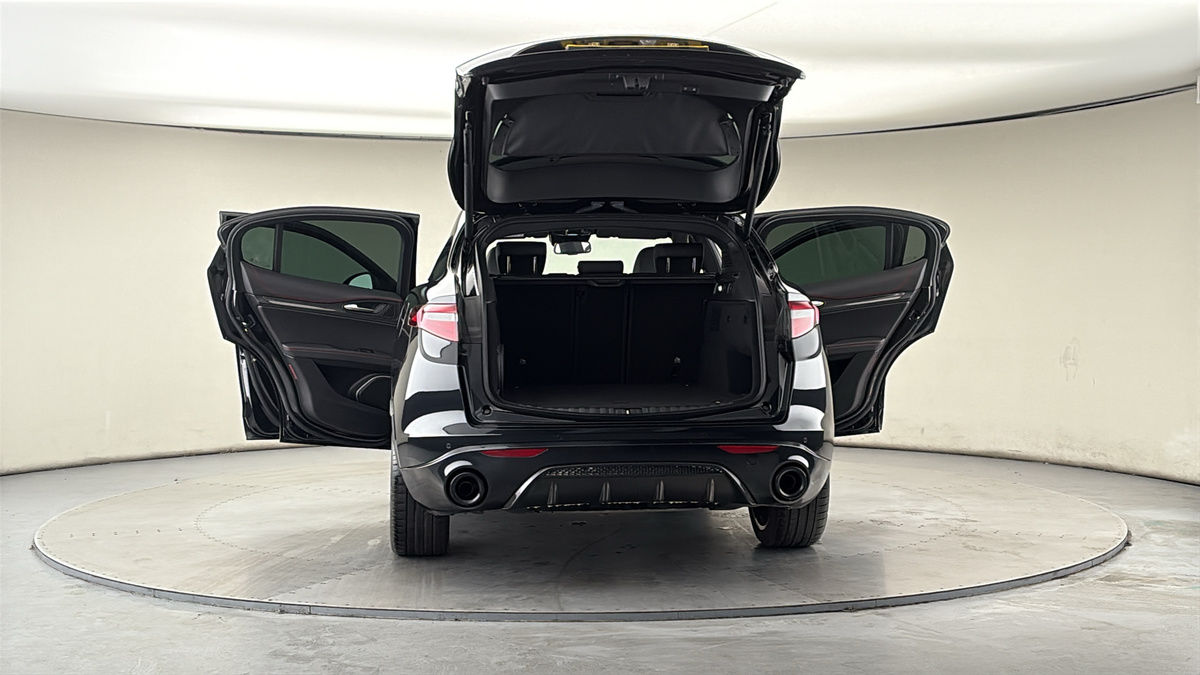 More views of Alfa Romeo Stelvio