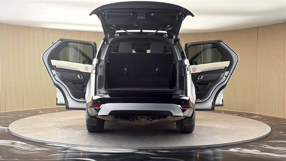 More views of Land Rover Discovery