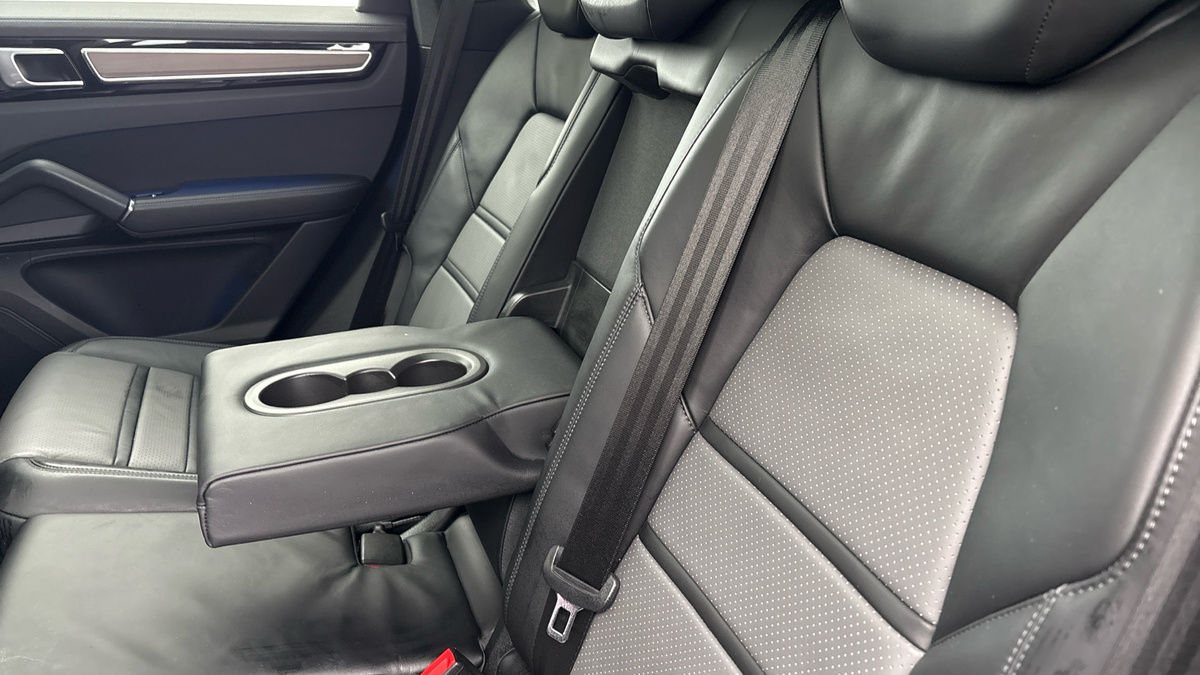 Porsche Cayenne Image 9