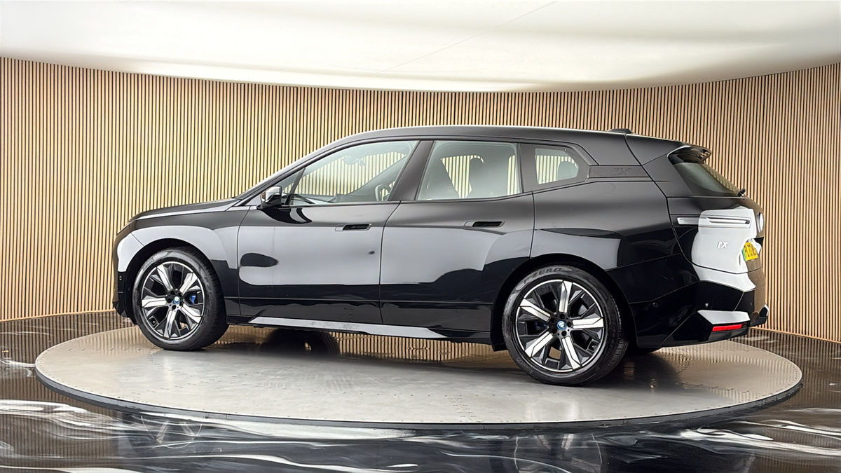 More views of BMW iX