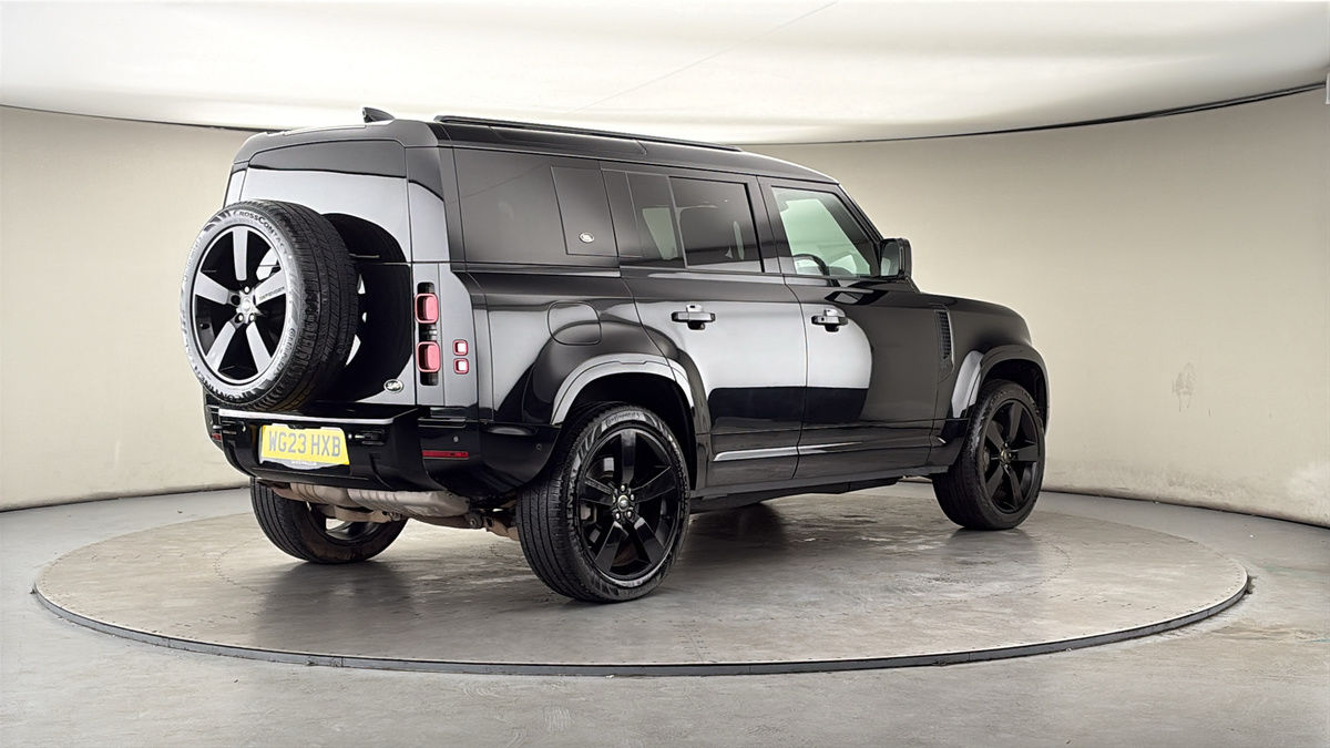 Land Rover Defender 110 Image 21