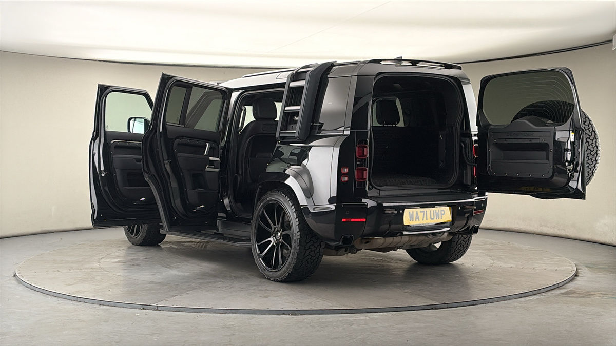 Land Rover Defender 110 Image 23