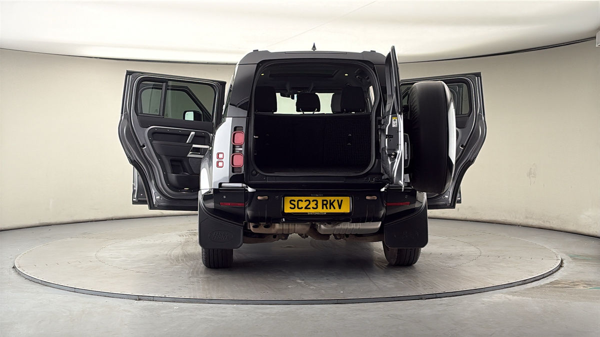 More views of Land Rover Defender 110