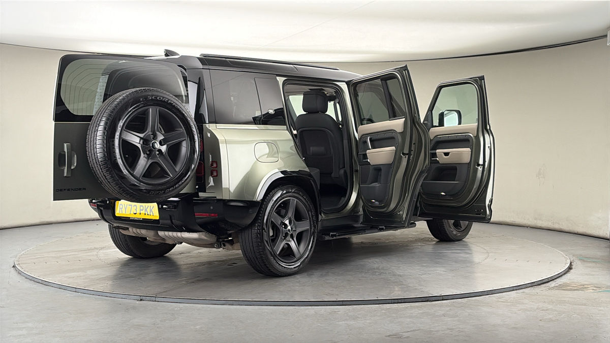 More views of Land Rover Defender 110