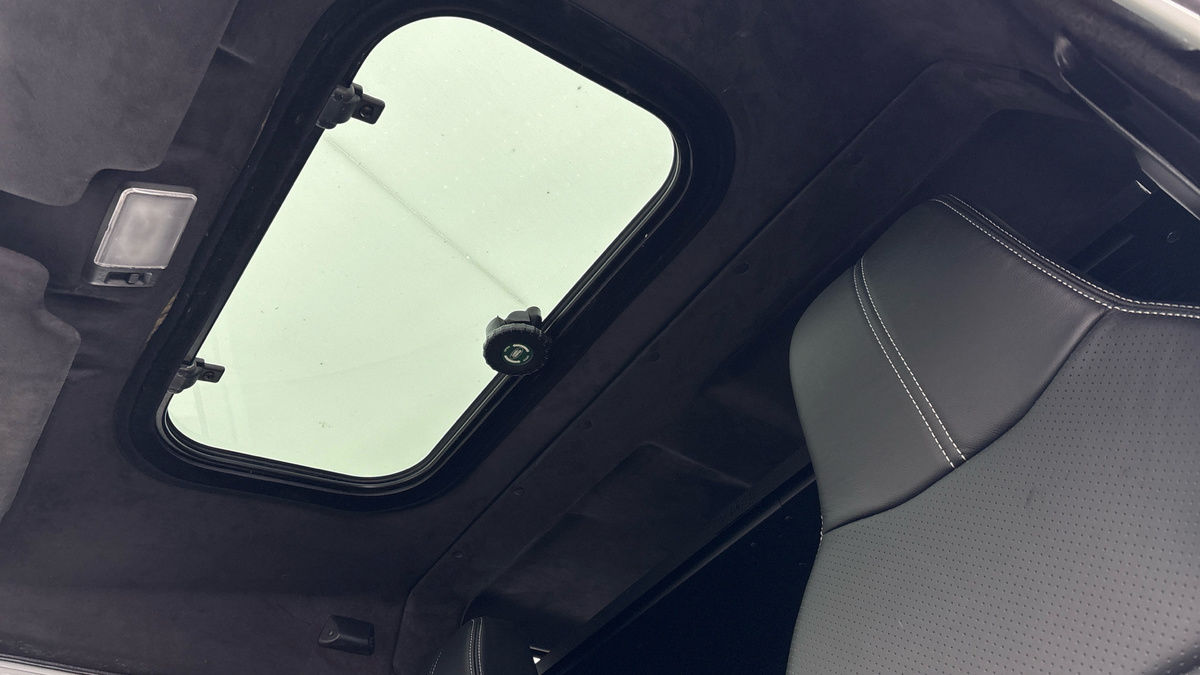 Land Rover Defender 90 Image 6