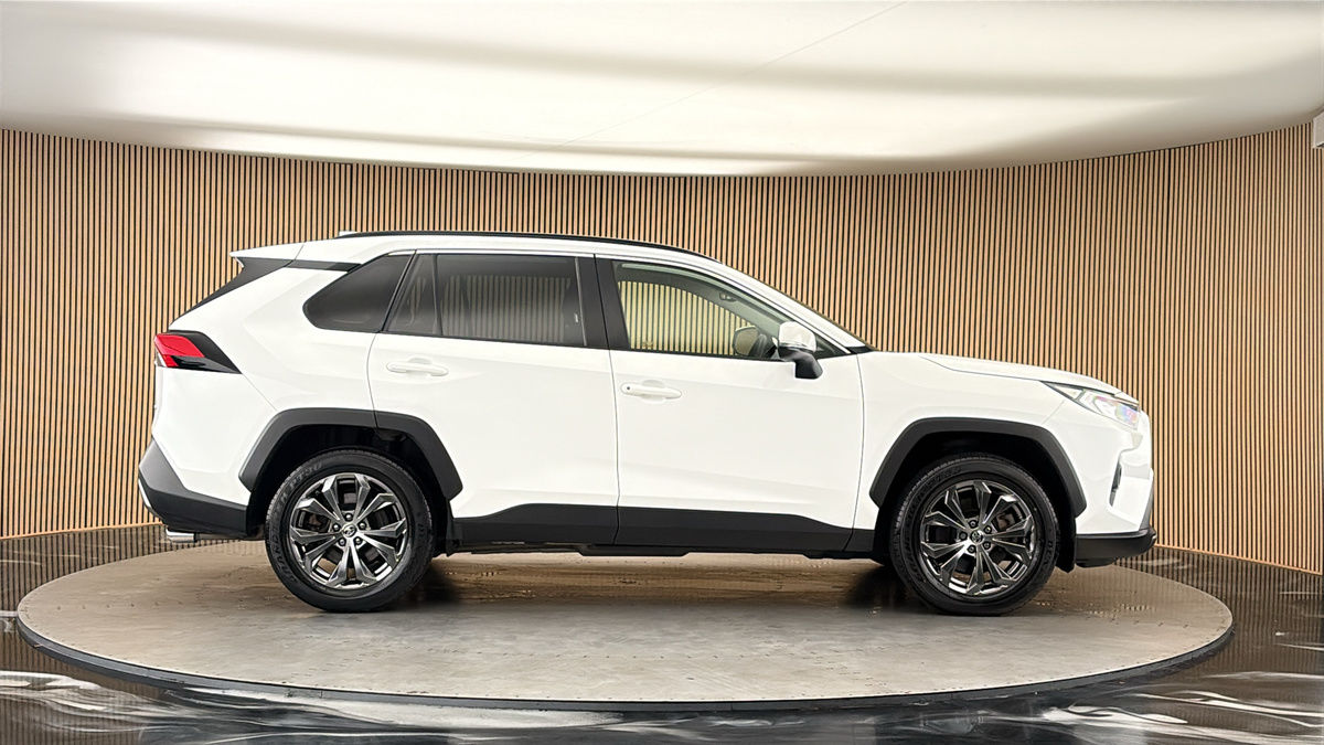 Toyota RAV4 Image 16
