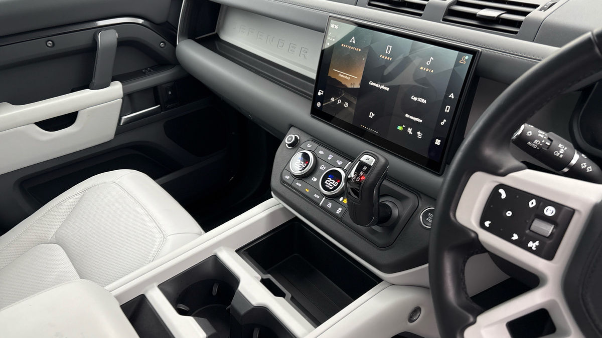 Land Rover Defender 110 Urban Image 18