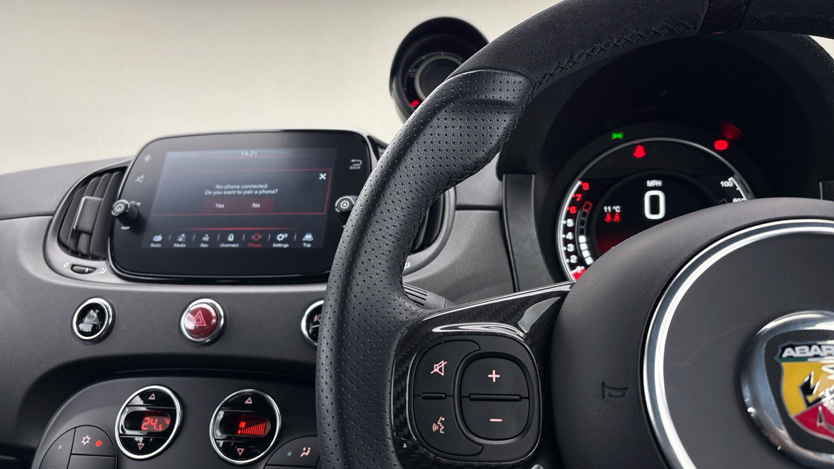 Abarth 695C Image 13