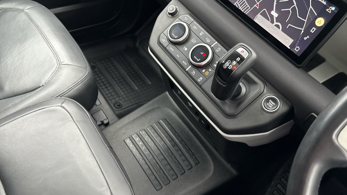 Land Rover Defender 90 Image 18
