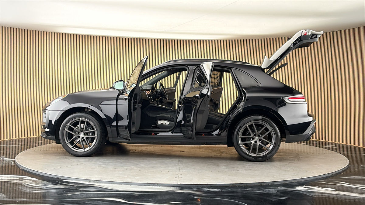 More views of Porsche Macan