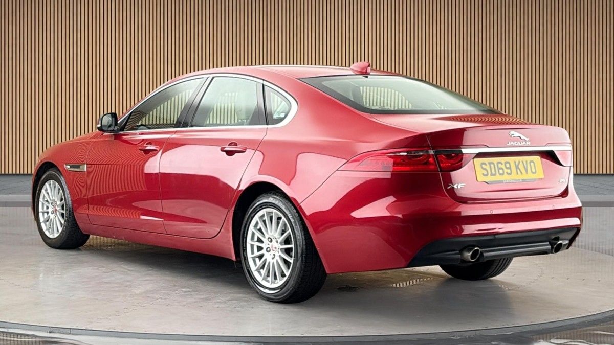 Jaguar XF Image 2