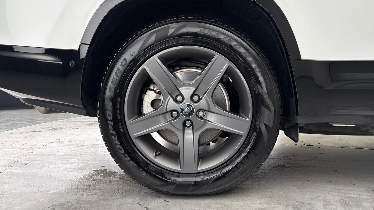 Land Rover Defender 130 Image 10